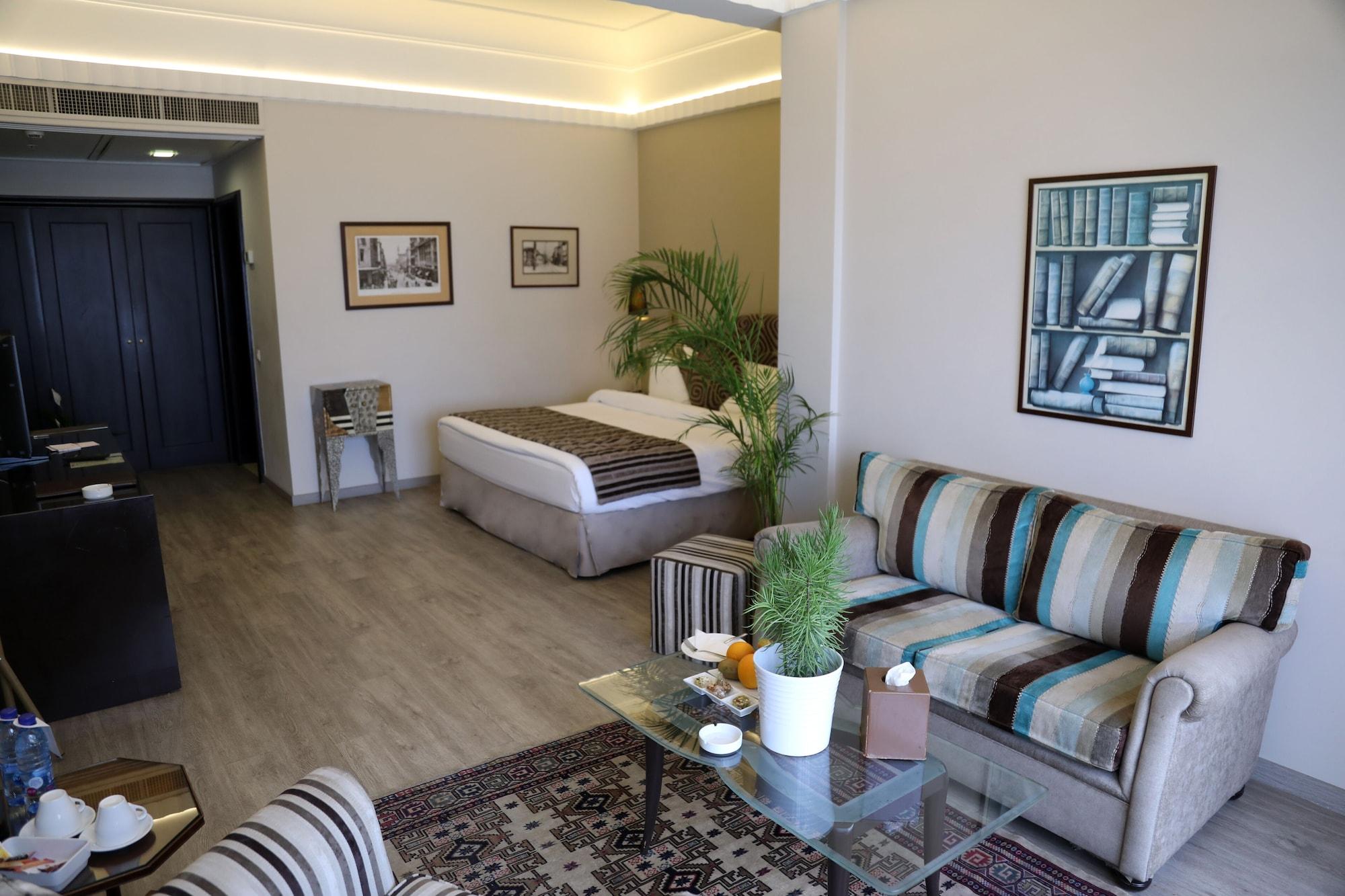 Warwick Palm Beach Hotel Beiroet Buitenkant foto
