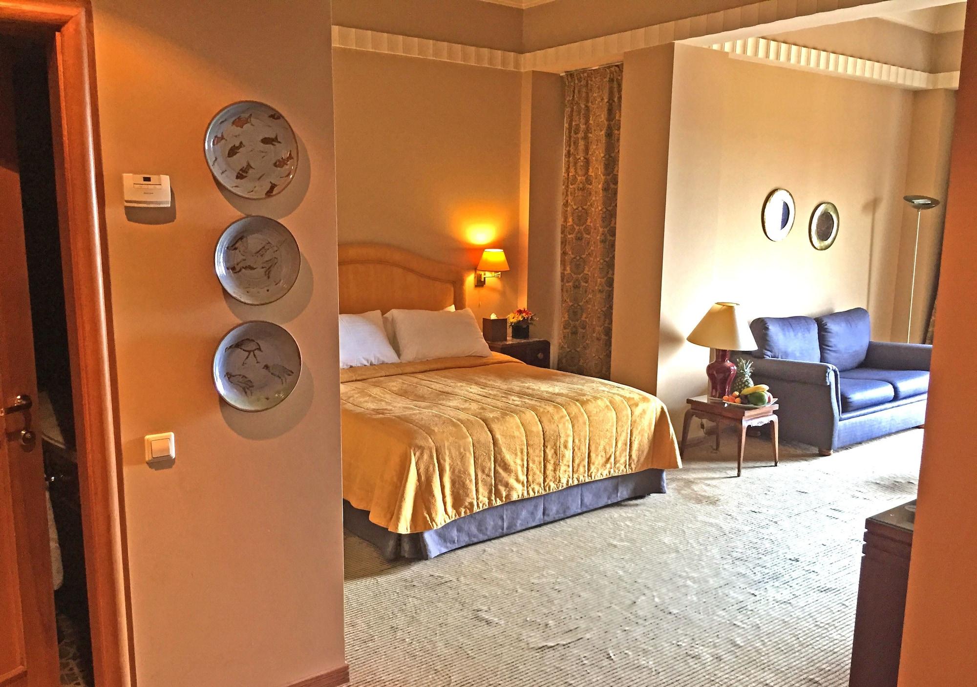 Warwick Palm Beach Hotel Beiroet Buitenkant foto