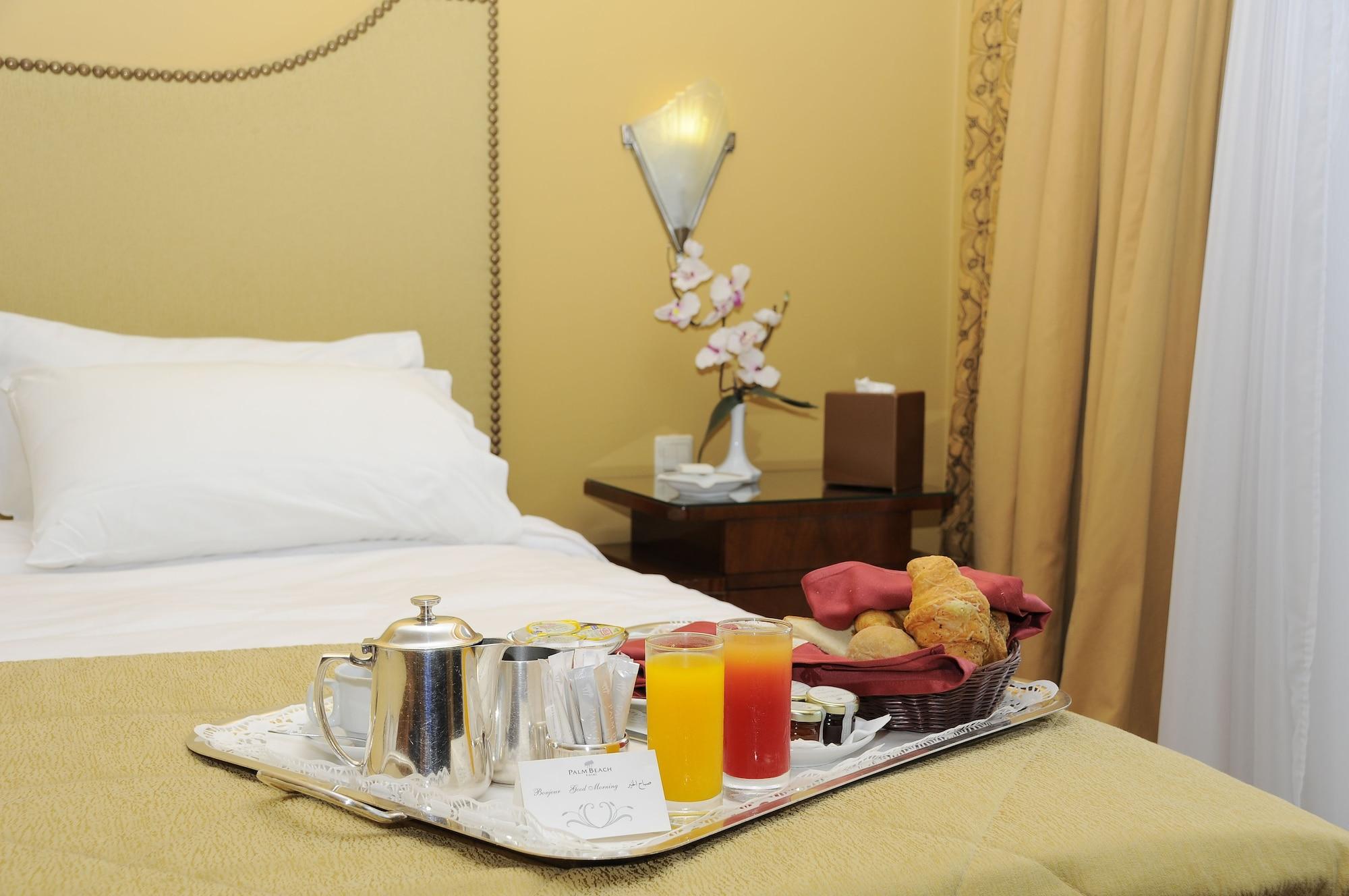 Warwick Palm Beach Hotel Beiroet Buitenkant foto