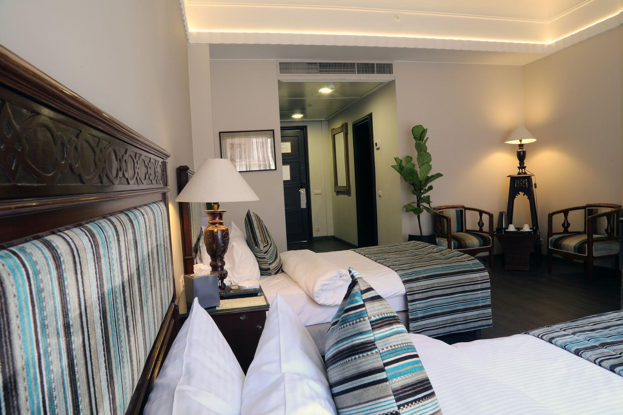 Warwick Palm Beach Hotel Beiroet Buitenkant foto