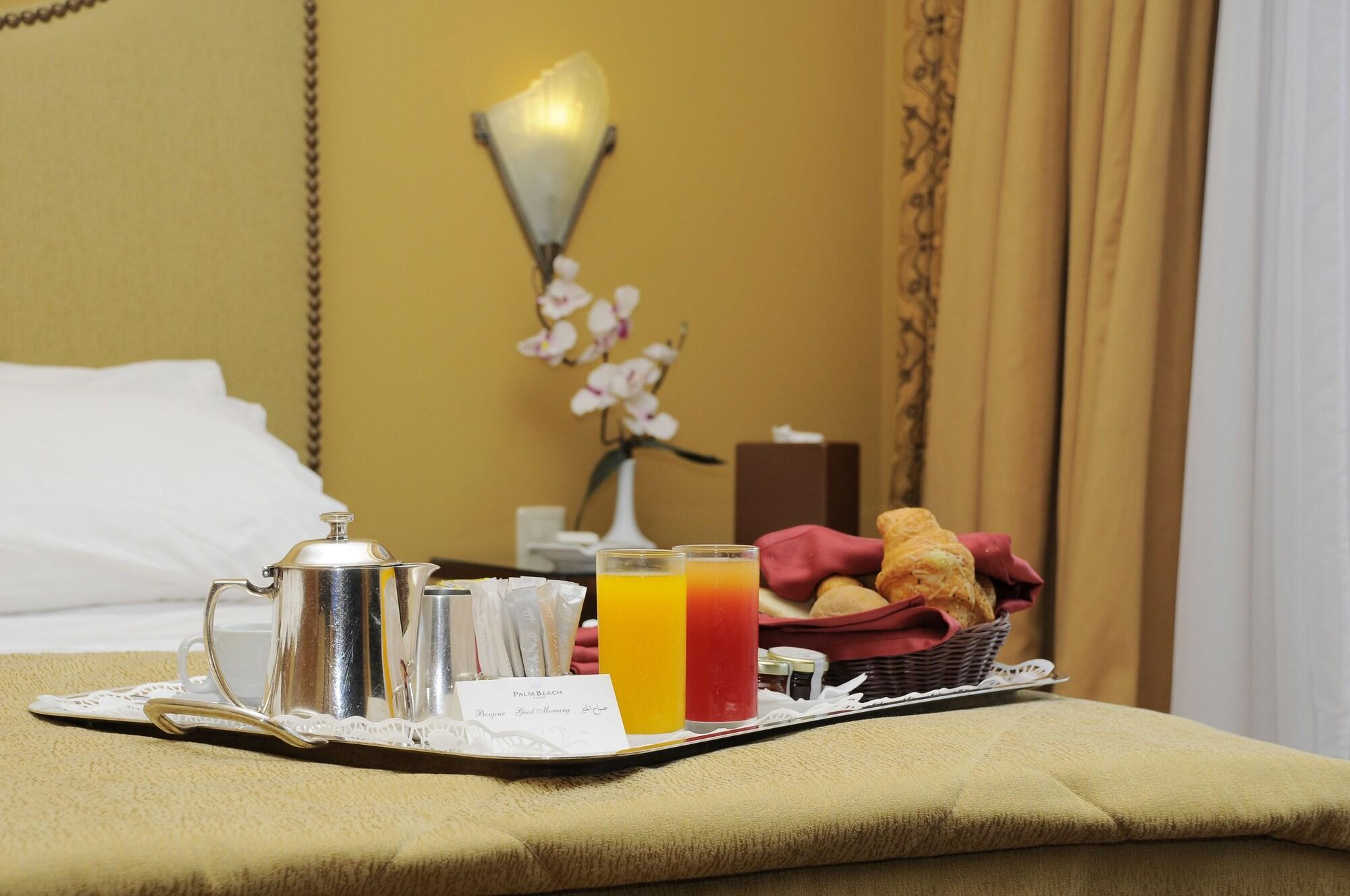 Warwick Palm Beach Hotel Beiroet Buitenkant foto