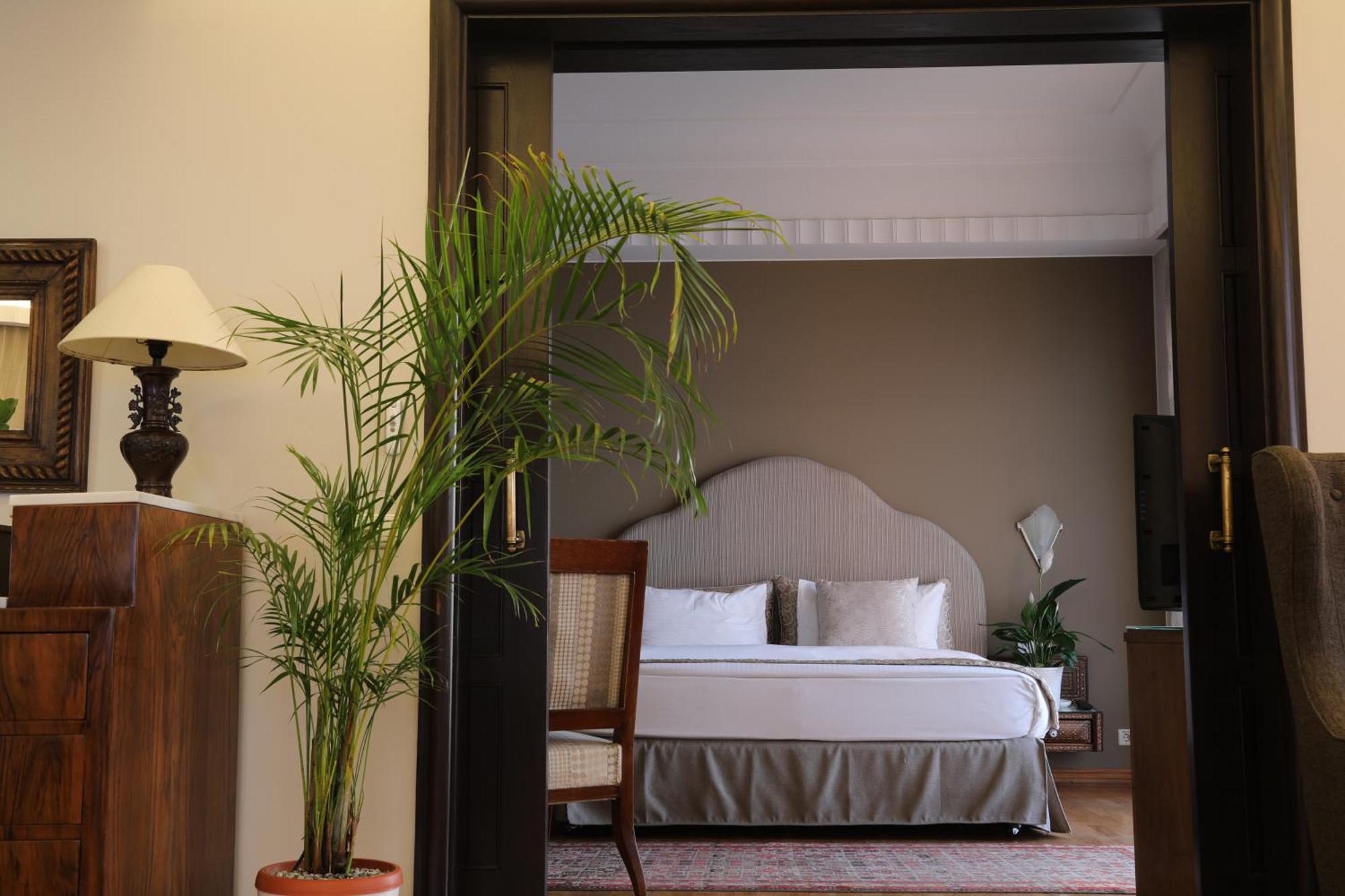 Warwick Palm Beach Hotel Beiroet Buitenkant foto
