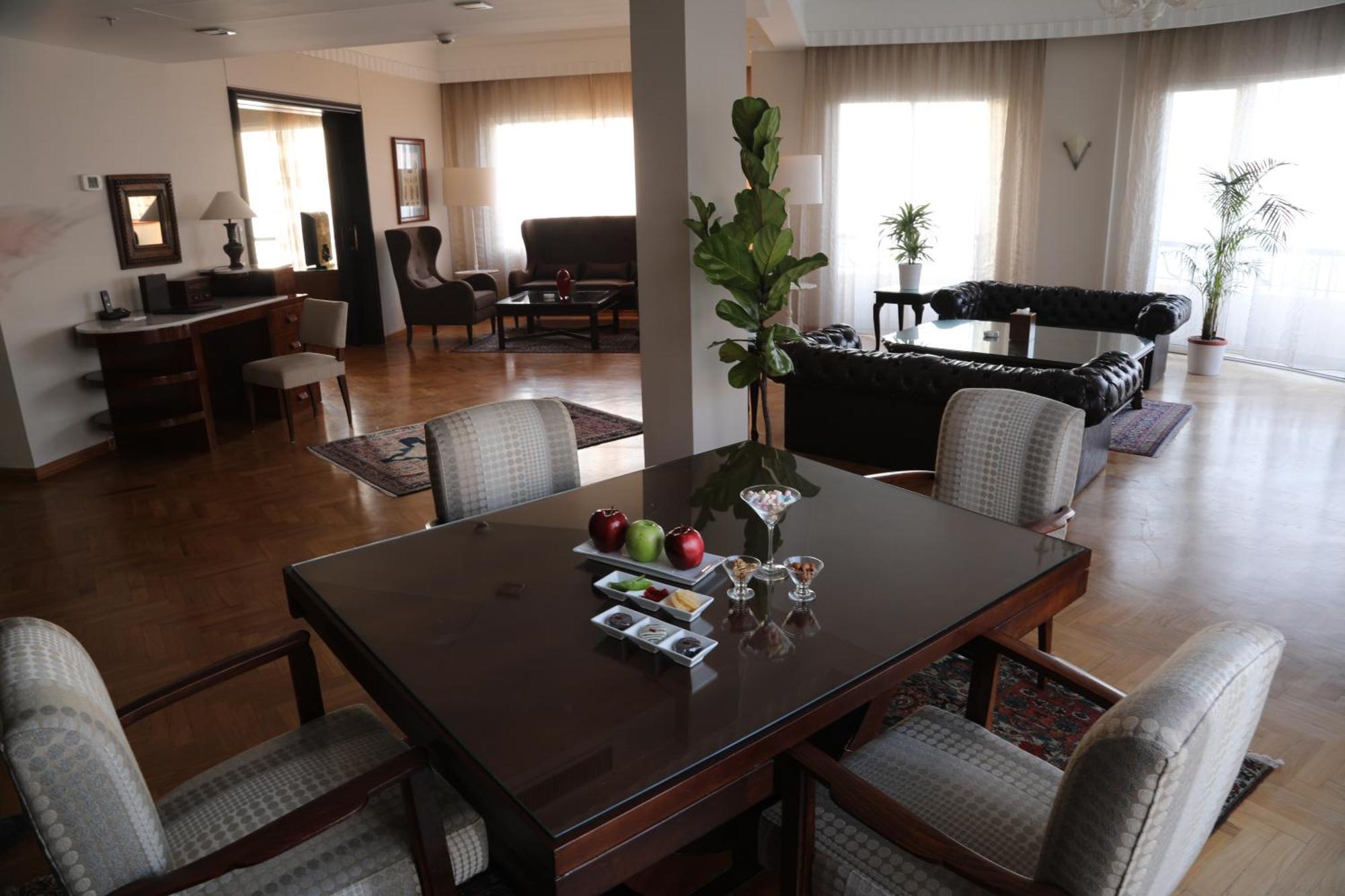 Warwick Palm Beach Hotel Beiroet Buitenkant foto