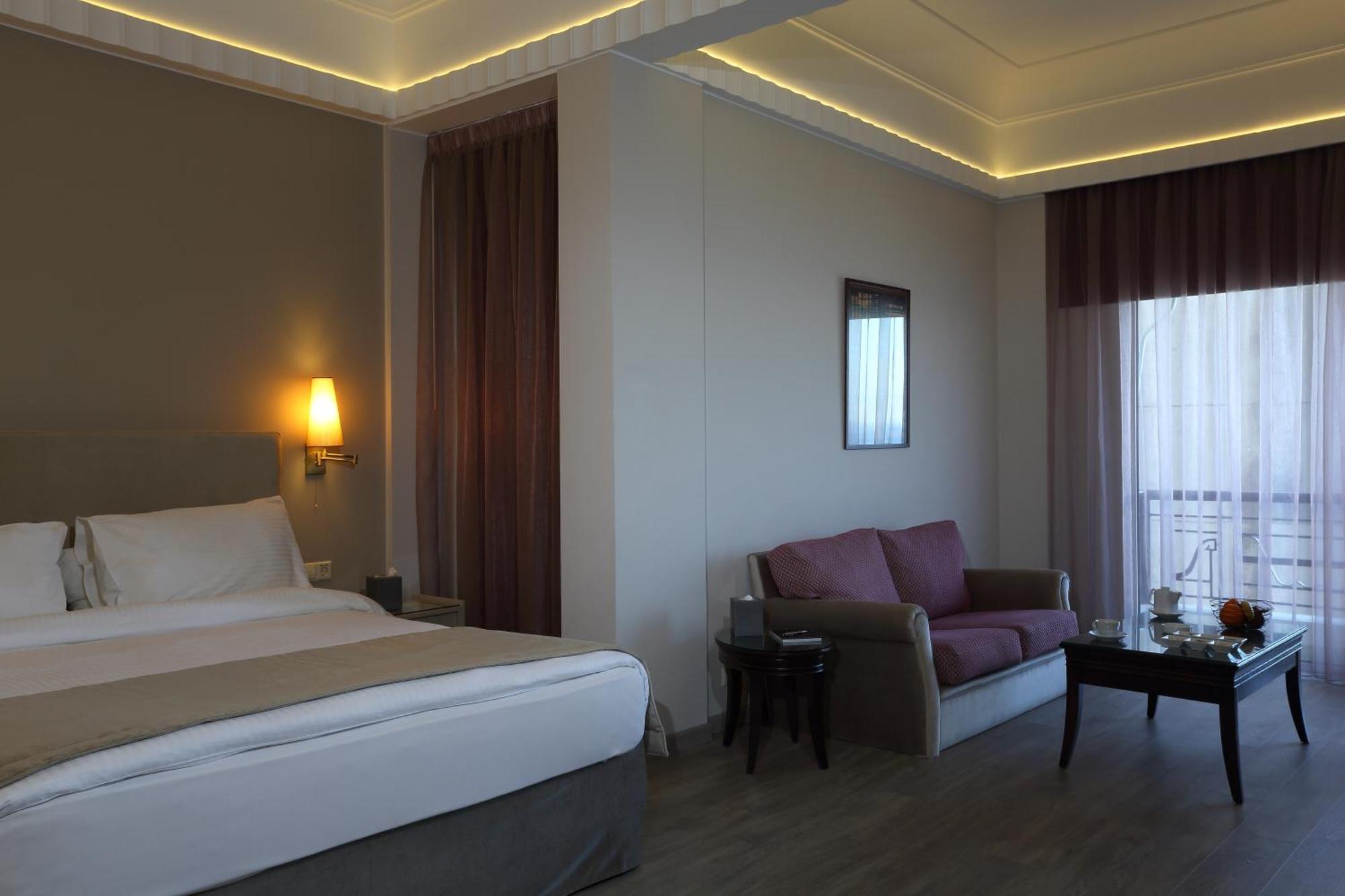 Warwick Palm Beach Hotel Beiroet Buitenkant foto