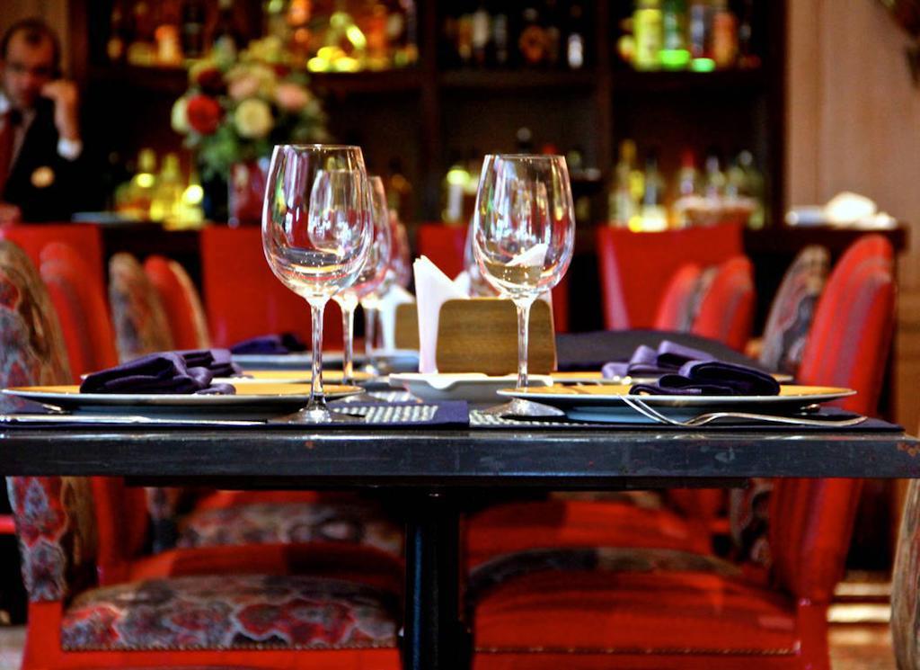 Warwick Palm Beach Hotel Beiroet Buitenkant foto